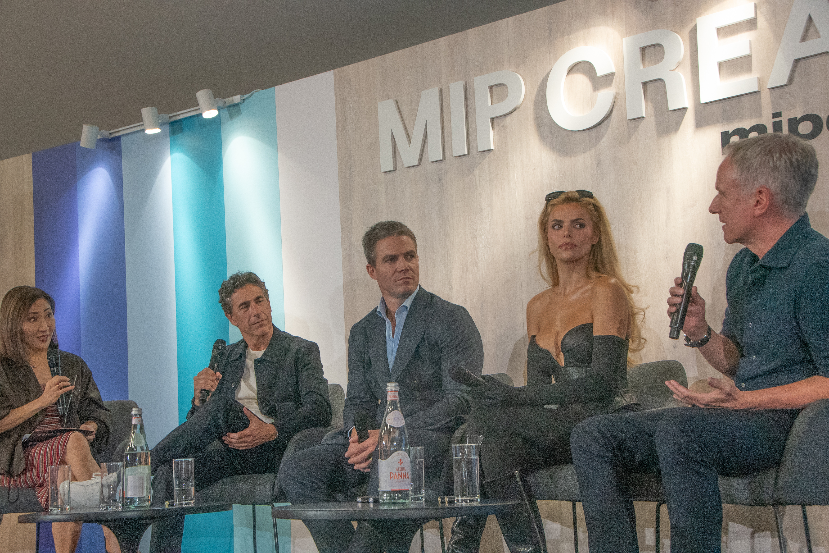 — france cannes autres evenements 42nd mipcom 13 10 2026 baywatch the world s most watched series returns baywach talk conference group photo
